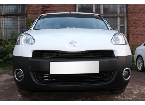 Защита радиатора - PEUGEOT PARTNER TEPEE 2012-2015г.в. (II рестайлинг) Защита радиатора - PEUGEOT PARTNER TEPEE 2012-2015г.в. (II рестайлинг)