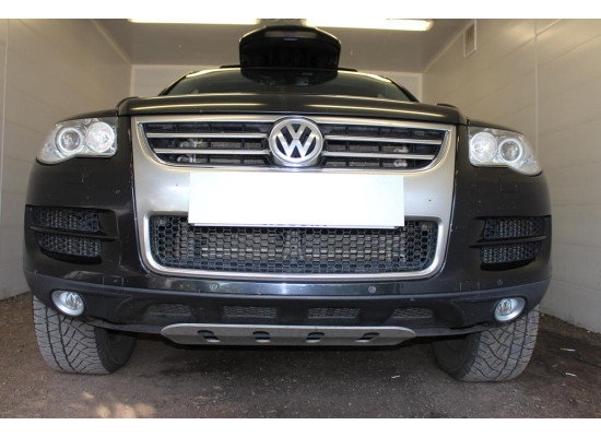 Защита радиатора - VOLKSWAGEN TOUAREG 2007-2010г.в. (I рестайлинг) Защита радиатора - VOLKSWAGEN TOUAREG 2007-2010г.в. (I рестайлинг)